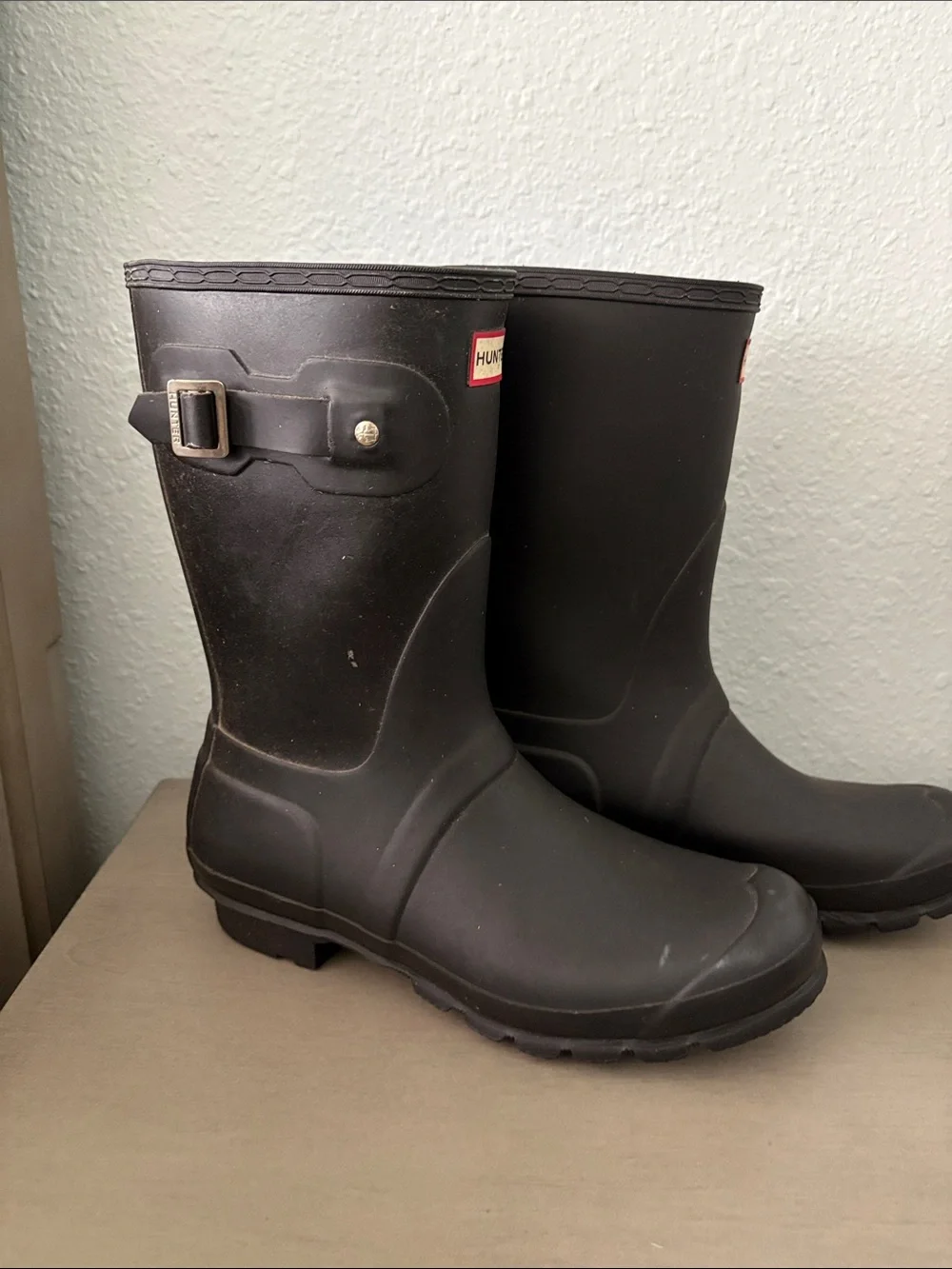 Footwear item (boots) detected